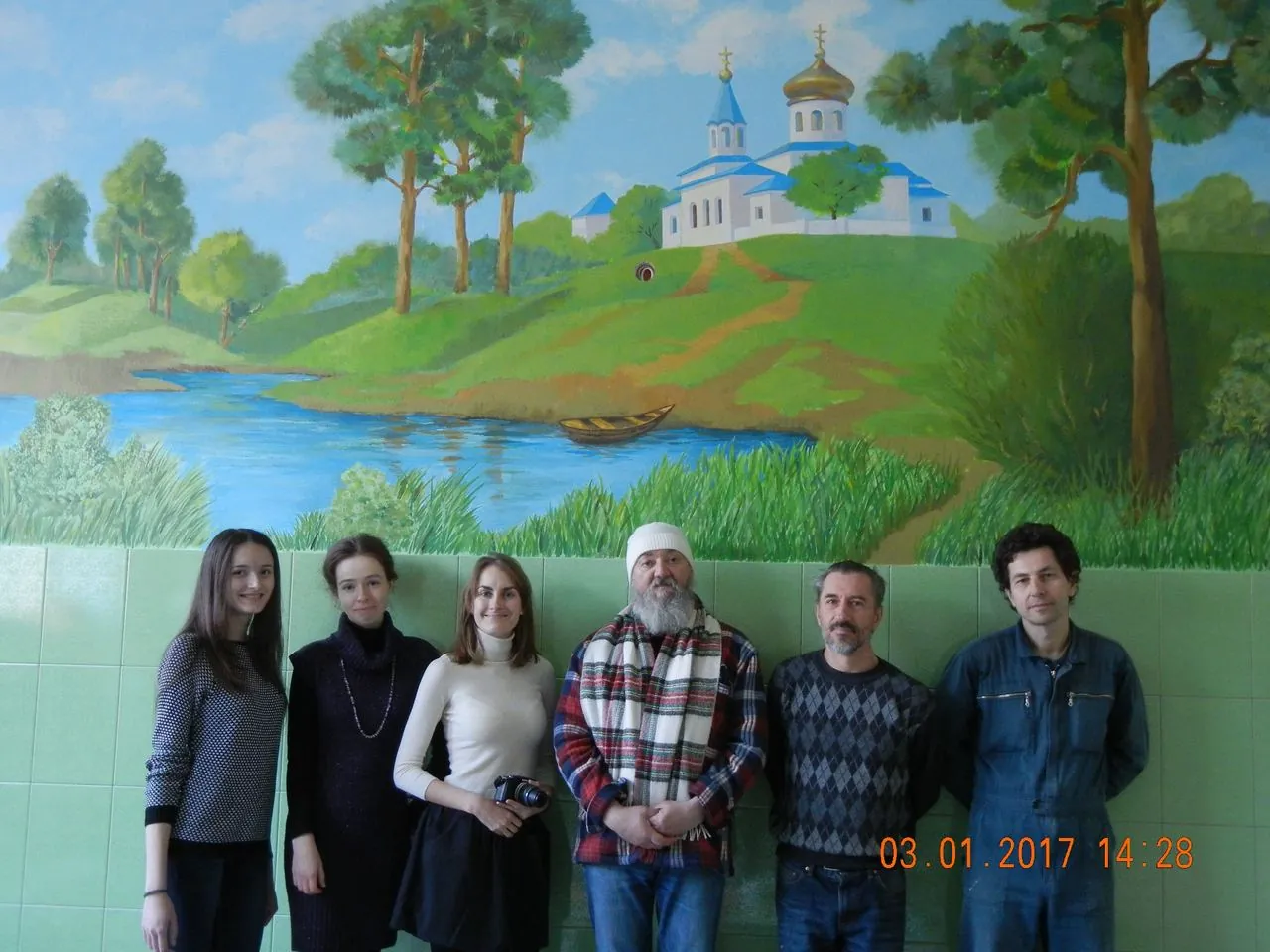 Команда на тлі готового настінного панно